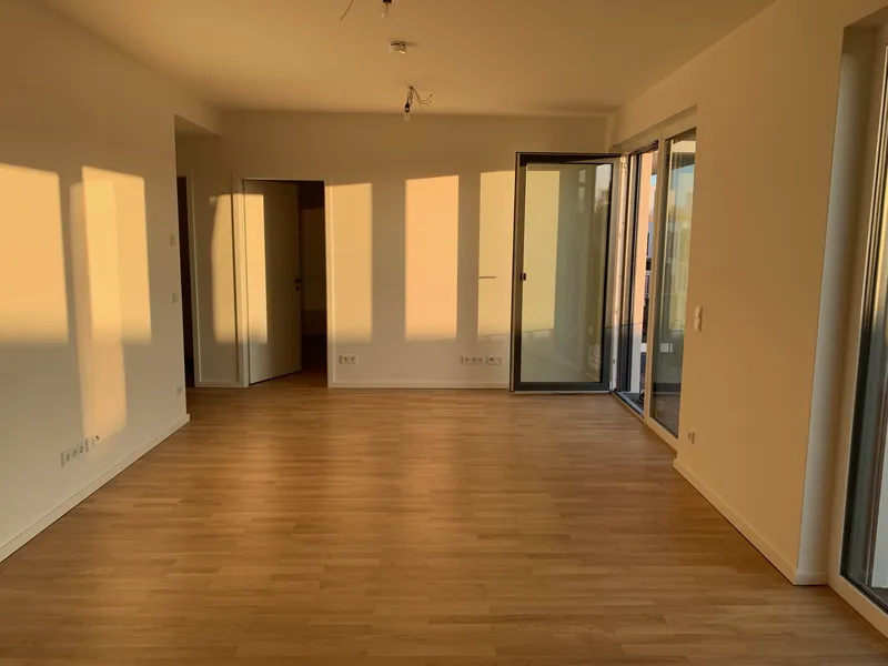 Helle 2-Zimmer-Wohnung mit Balkon, Einbauküche und Stellplatz — photo 1